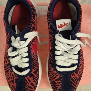 Nike Red & Navy Lightweight Sneakers
